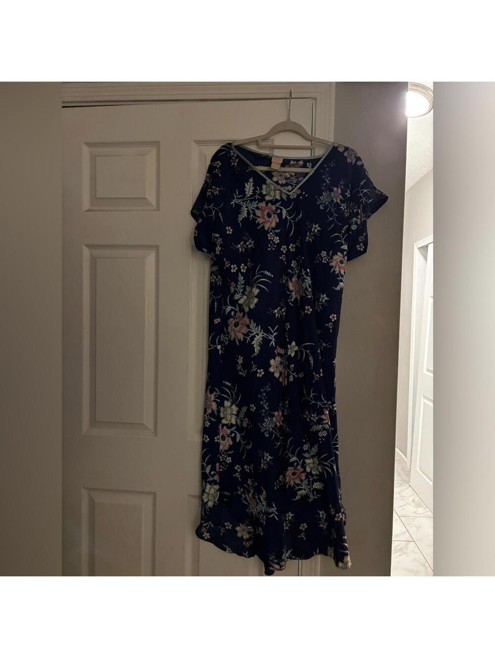 CRUZ Floral Print V-Neck Pajamas